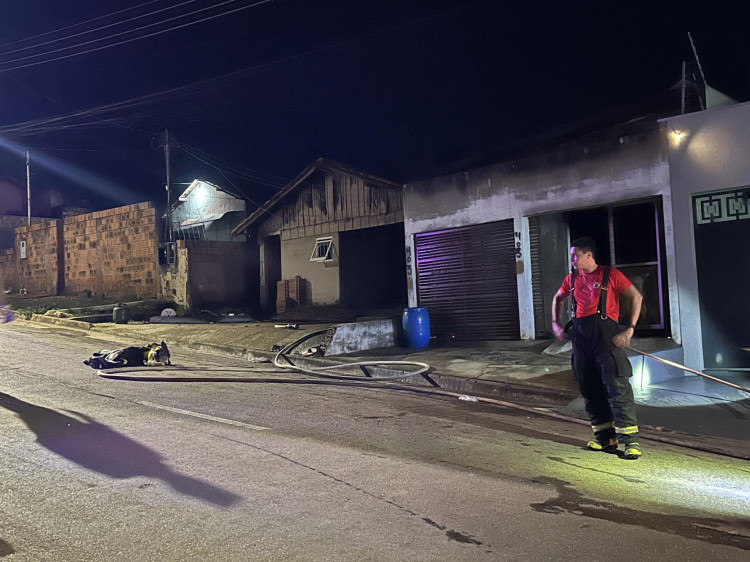 Tentativa de homicídio e incêndio em residência é registrado na madrugada