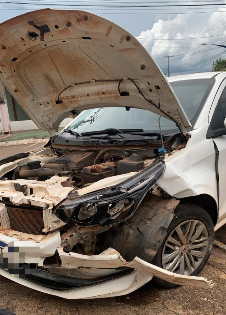 Acidente entre dois carros chama atenção em Pontes e Lacerda