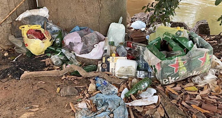 Lixo nas margens do Rio Guaporé: um risco crescente para a saúde pública