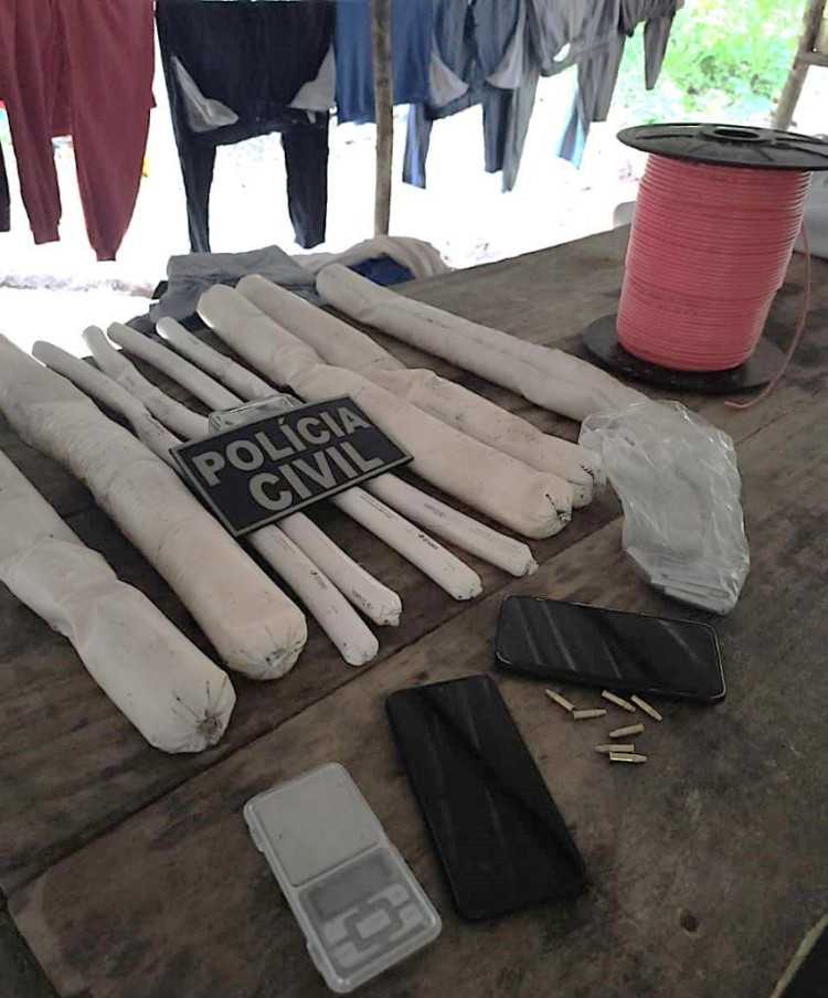 Polícia Civil apreende nove bananas de dinamite em acampamento clandestino de garimpeiros em Vila Bela