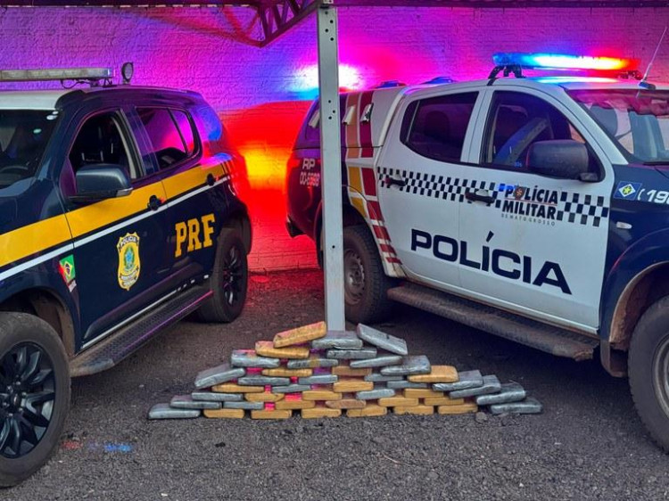 PRF e PM apreendem 44 kg de drogas em caminhonete na BR-158 em Ribeirão Cascalheira