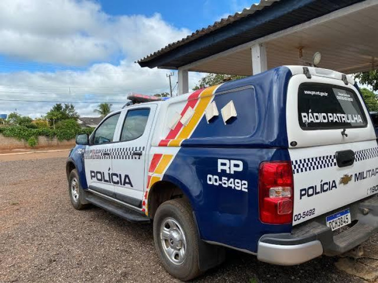 Homem fica inconsciente ao ser agredido com socos durante briga em bar de Cáceres