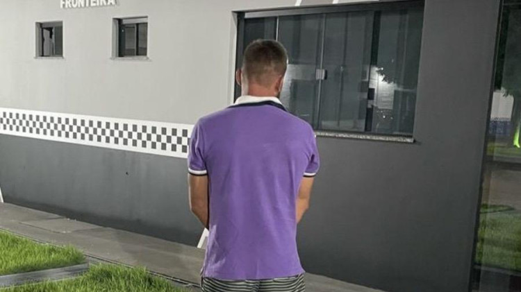 PM cumpre mandado de prisão após abordagem no estacionamento do Supermercado Farturão