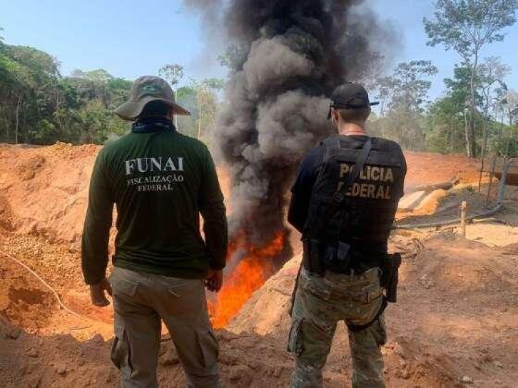 Polícia Federal apreende 15 mil litros de combustível em operação contra comércio ilegal