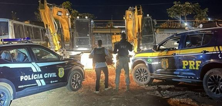 PRF e Polícia Civil recuperam no interior de Mato Grosso escavadeiras furtadas no Rio de Janeiro
