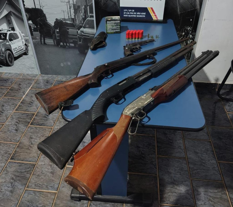 Polícia Militar apreende armas de fogo, munições e prende mulher por porte ilegal