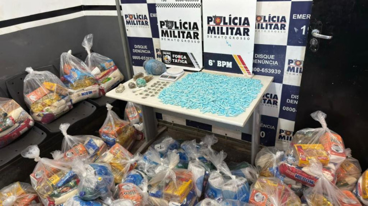 PM apreende cerca de mil porções de drogas e 29 cestas básicas de facção criminosa em Cáceres