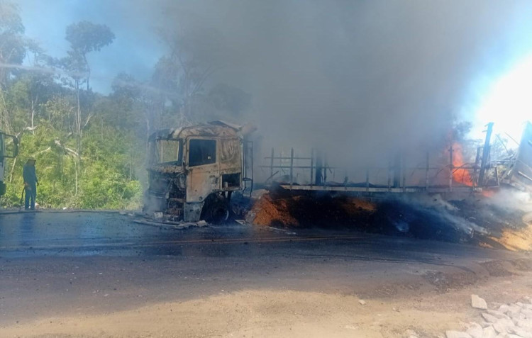 Rodovia em Comodoro é interditada após acidente