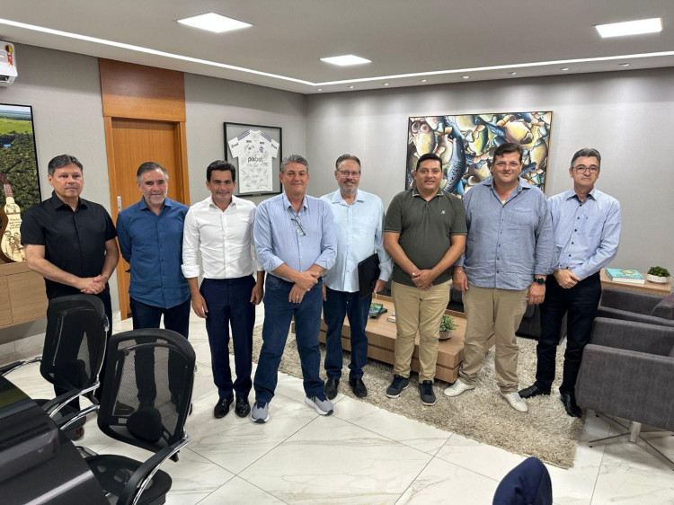 O deputado estadual Valmir Moretto (Republicanos) concluiu nesta quinta-feira (21) uma série de articulações em defesa da Santa Casa de Pontes e Lacerda, hospital que é referência para toda a região O