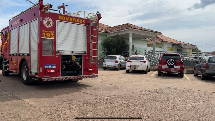 Curto-circuito causa princípio de incêndio na Secretaria de Saúde, mas situação é controlada