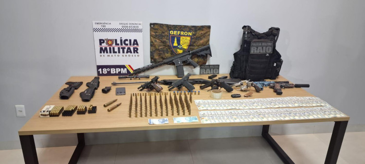 Fuzil, pistolas, munições e drogas são apreendidos em ação integrada da Polícia em Pontes e Lacerda