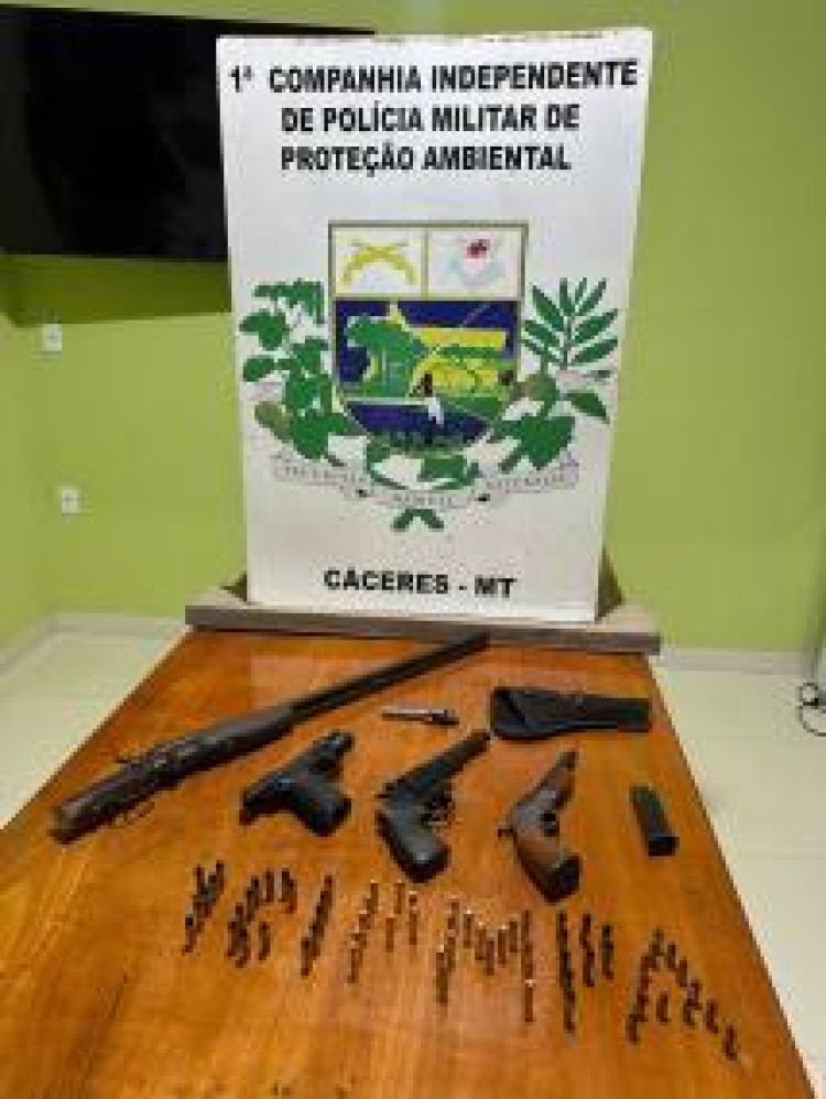 Polícia Ambiental apreende armas e embarga obra irregular em área de preservação em Cáceres