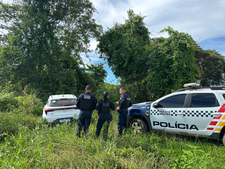 Criminoso rende motorista de aplicativo e abandona veículo em zona rural de Pontes e Lacerda