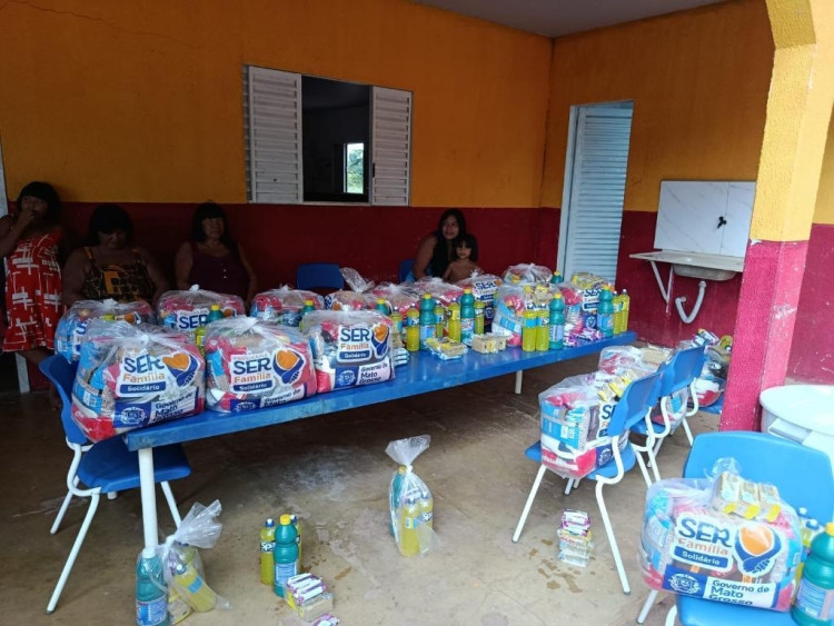 Governo de MT entrega 800 cestas de alimentos e kits de higiene a aldeias indígenas do Xingu