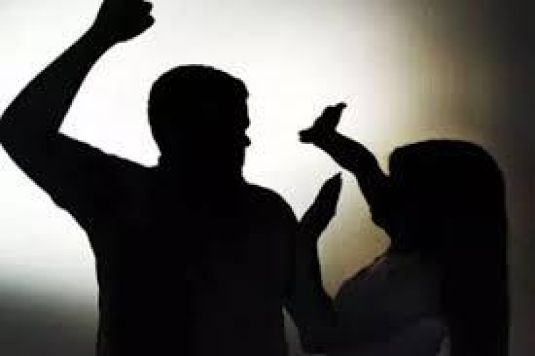 Mulher é amarrada após ser acusada de traição em Pontes e Lacerda