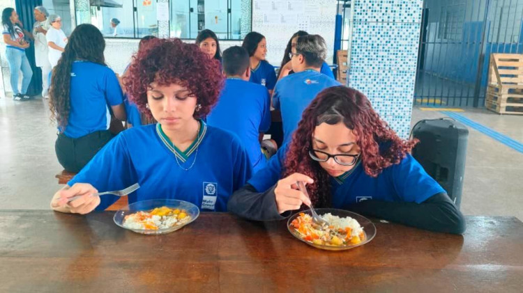 Estudantes aprovam reforço diário de frutas e alimentação saudável na Rede Estadual