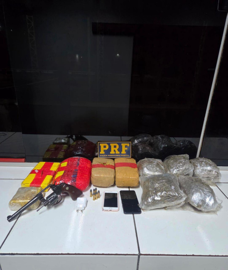 PRF apreende mais de 6 quilos de drogas, arma e munições em ônibus na BR-174