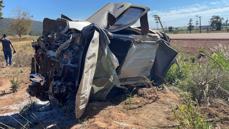 Motorista fica ferido após capotamento na BR-174B