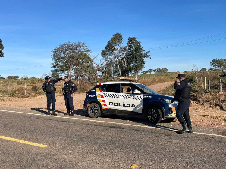 Quadrilha rouba caminhonete de vereador e foge, em Vale de São Domingos