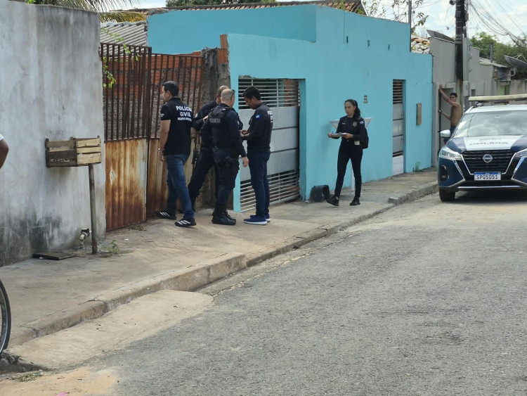 Mulher é executada com pelo menos oito tiros dentro de casa em Cuiabá; vítima é sepultada em Nova Lacerda