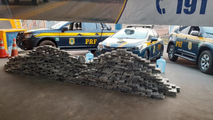980 tabletes de cocaína foi apreendido pela Polícia Rodoviária Federal em Pontes e Lacerda