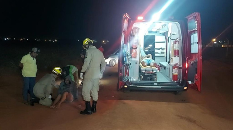 Acidente entre moto e carro deixa duas pessoas feridas na Br 174