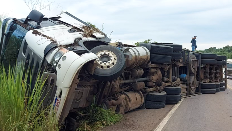 Advogado de Vilhena tenta suicídio e provoca acidente com carreta na Br 174