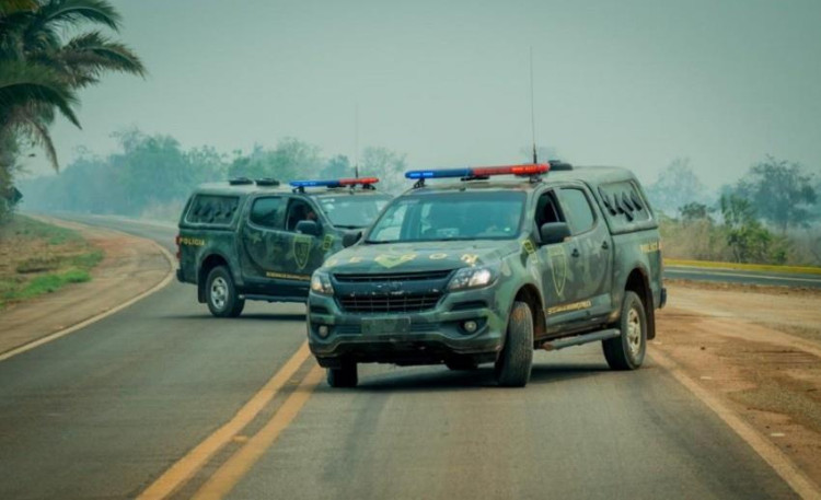 Bandidos trocam tiros com policiais do Gefron em Vila Bela e policial fica ferido