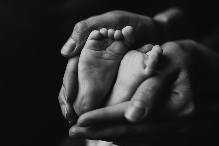 Bebê de 1 ano cai na piscina e morre afogado em Lambari D’Oeste