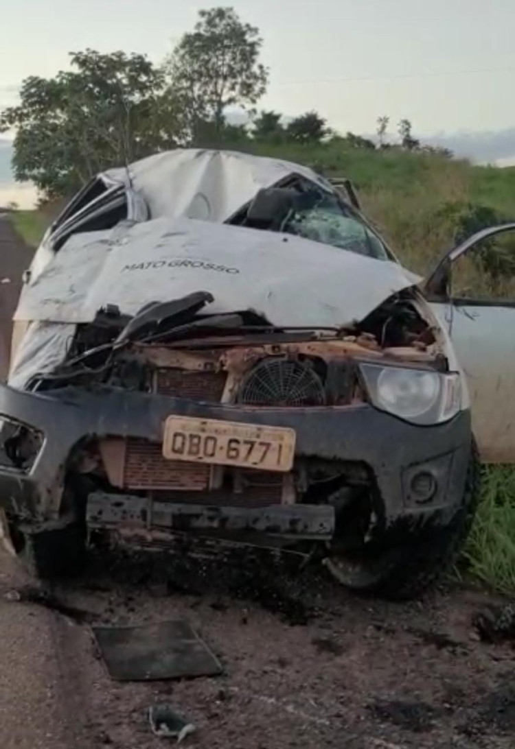 Buraco na pista provoca acidente grave na BR 174