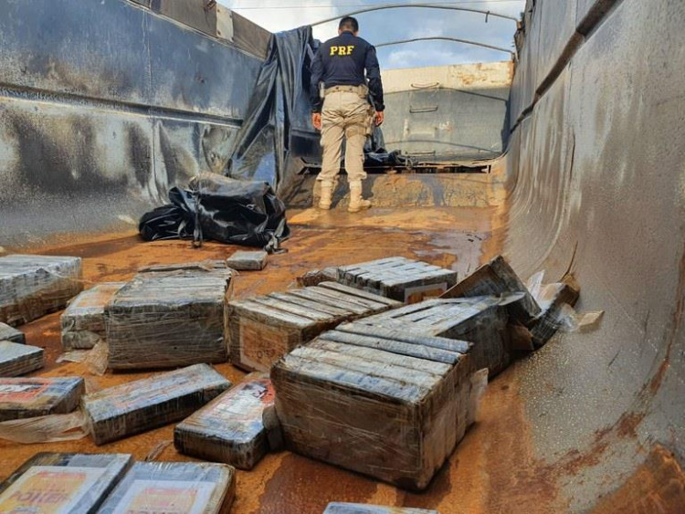 Carreta com quase meia tonelada de cocaína é apreendida pela PRF em Sapezal