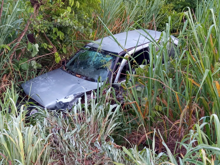 Carreta e carro de passeio colidem na BR 174, em Nova Lacerda
