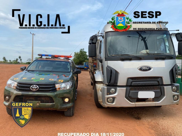 Casal é preso levando caminhão roubado para a Bolívia