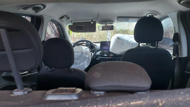 Colisão entre carro e carreta deixa motorista ferido na BR-174