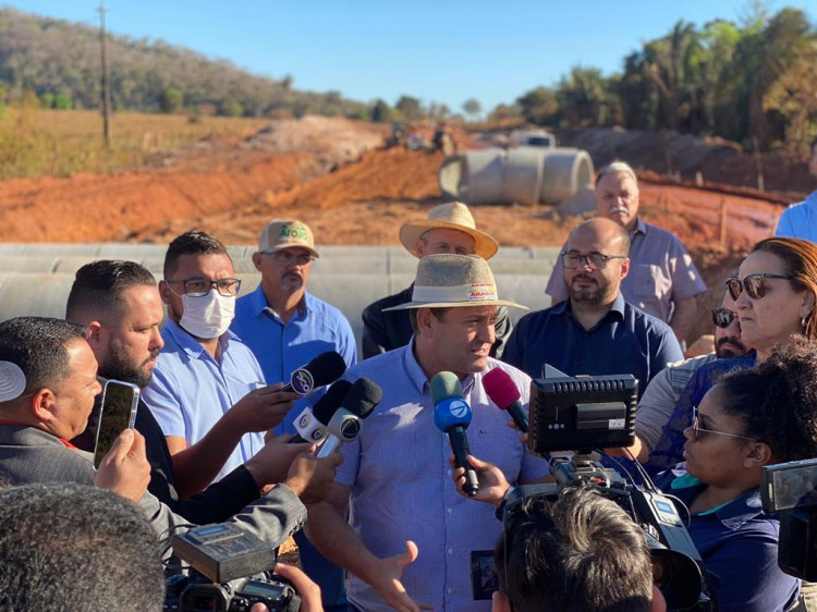 Deputado Moretto acompanha obra e cobra entrega do primeiro trecho de pavimentação da MT-473