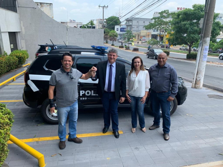 Deputado Moretto recebe viaturas da Polícia Civil para reforço na região de fronteira