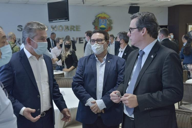 Dr. Gimenez comemora ações do governo durante evento com prefeitos