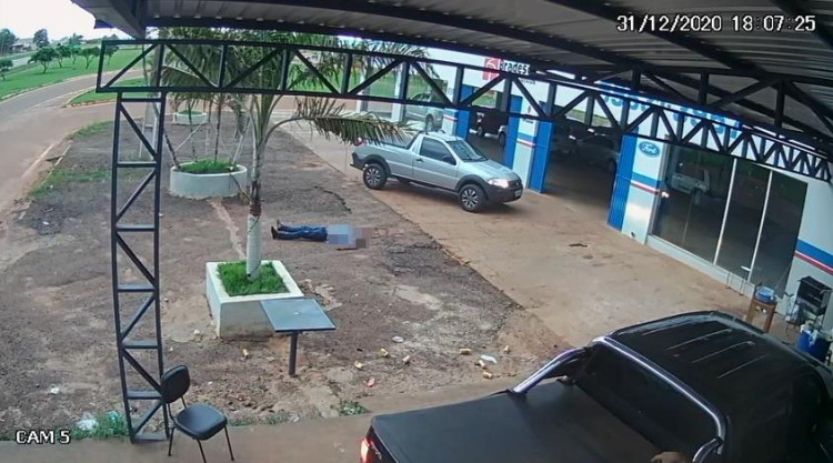 Empresário envolvido em assassinato se entrega à polícia cinco dias após o crime