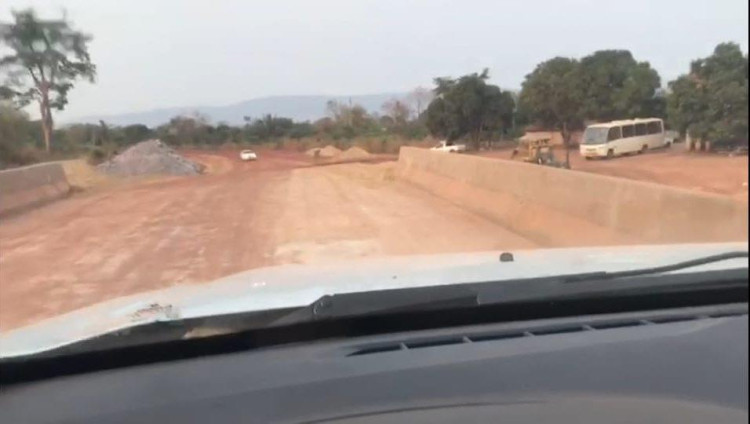 Encabeçamento da ponte do Rio Alegre segue para a reta final