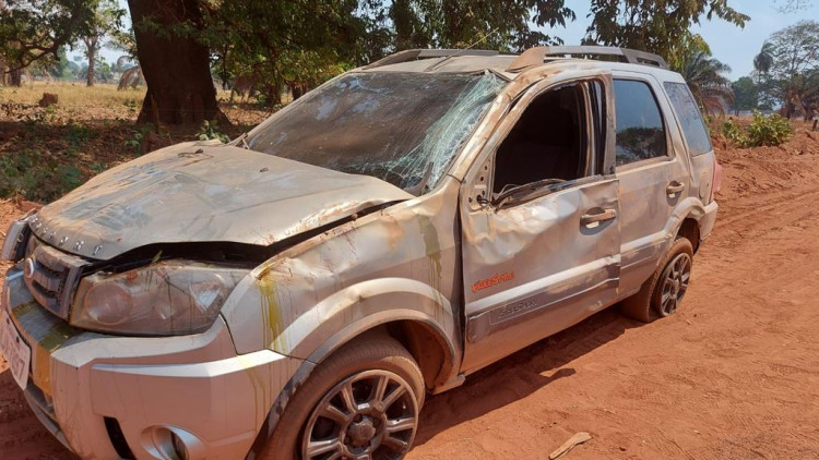 Estrada Matão: motorista perde o controle da direção e capota veículo