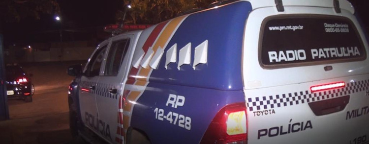 Ex-namorada enfurecida tenta matar homem com golpe de canivete na garganta