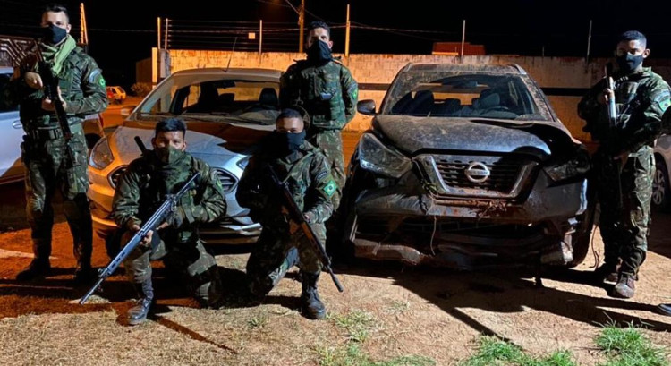 Exército na Fronteira: Militares recuperam carro furtado de Pontes e Lacerda