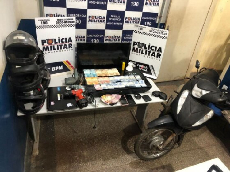 Força Tática e Raio recuperam produtos furtados e prendem quarto suspeito