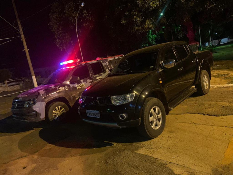 Força Tática recupera caminhonete roubada durante a madrugada em Pontes e Lacerda