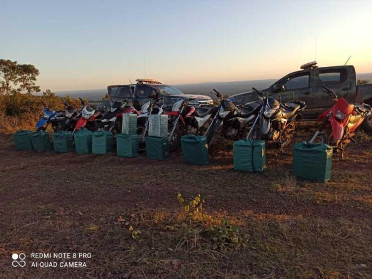 Gefron intercepta motociclistas com 459 kg de drogas, em Vila Bela