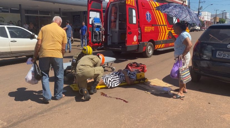idosa sofre ferimentos graves ao ser atropelada na faixa de pedestre em Pontes e Lacerda