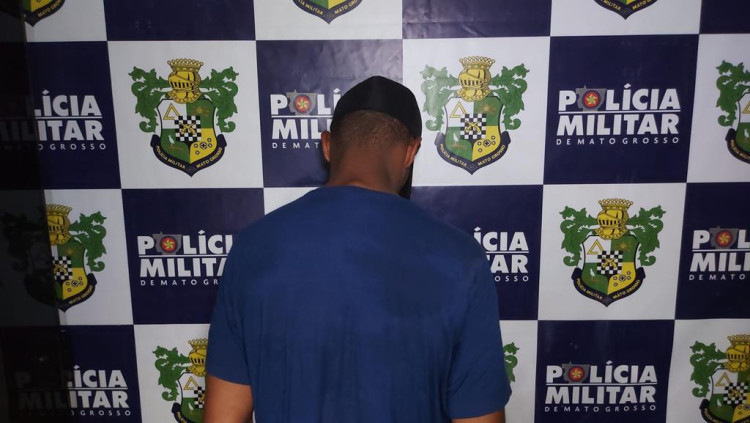 Ladrão assalta farmácia com arma de brinquedo e é preso logo em seguida pela Força Tática