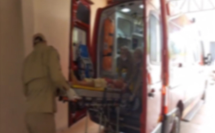 Mãe agride o filho para se defender; homem morre no hospital