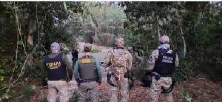 Mais de 100 agentes cercam terra indígena na região em operação contra extração ilegal de ouro na área
