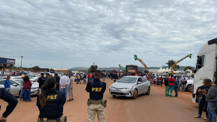 Manifestação: multas de R$ 5 mil para veículos que obstruírem a BR 174, em Pontes e Lacerda